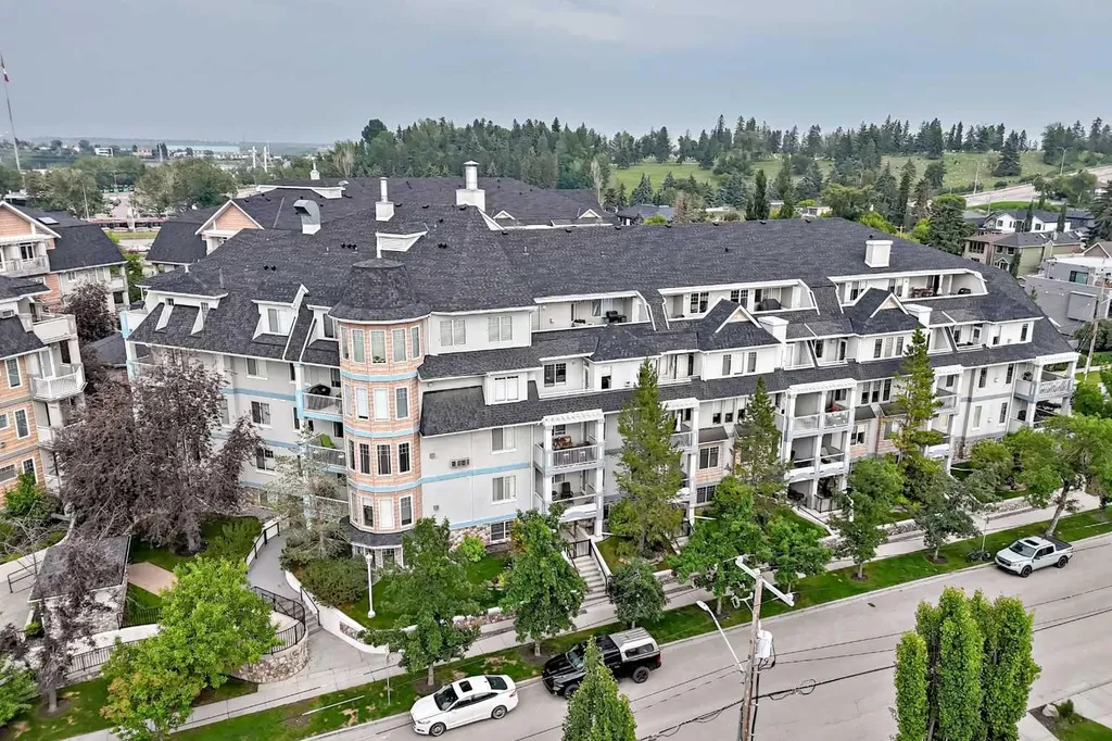 2422 Erlton Street SW Calgary AB T2S 3B6