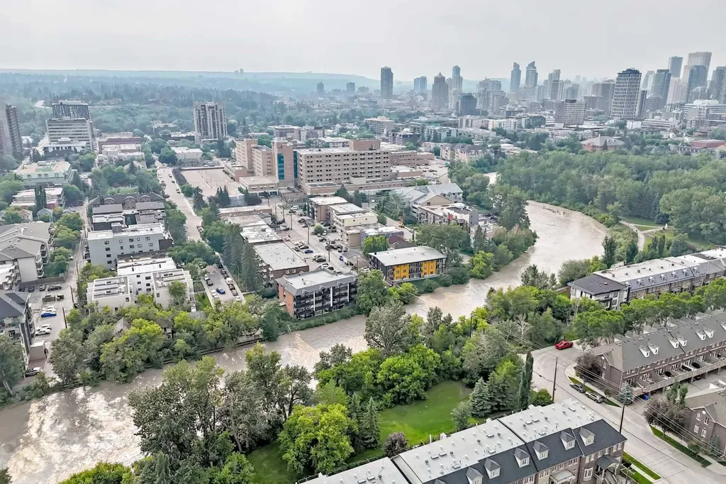 2422 Erlton Street SW Calgary AB T2S 3B6