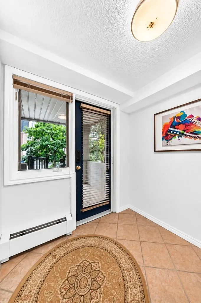 2422 Erlton Street SW Calgary AB T2S 3B6
