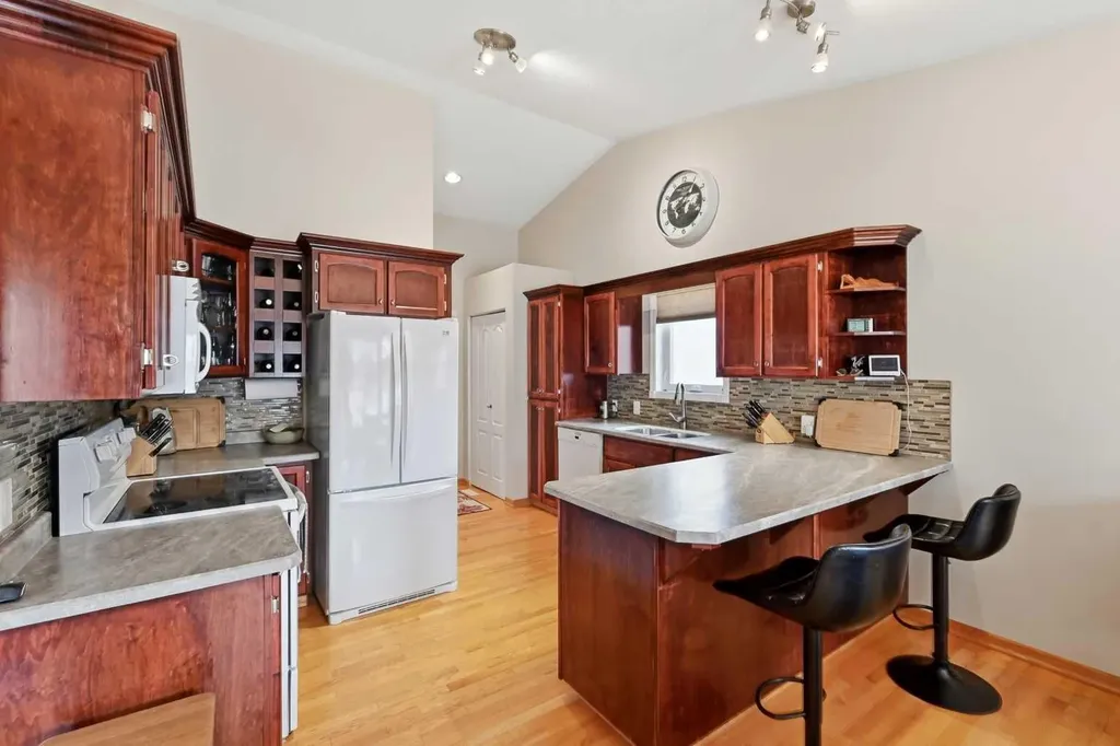 19 Excell Street Red Deer AB T4R 2N2