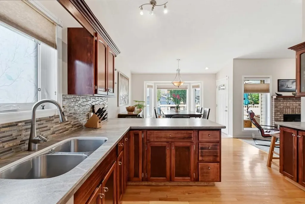 19 Excell Street Red Deer AB T4R 2N2