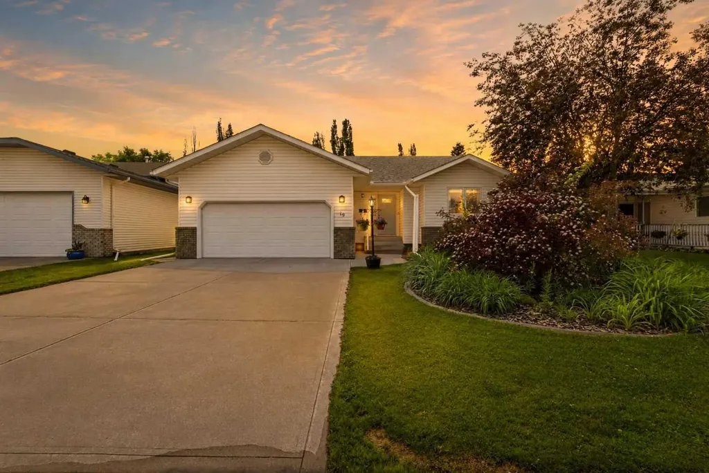 19 Excell Street Red Deer AB T4R 2N2