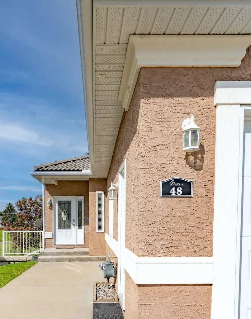 48 Ranchlands Lane NE Medicine Hat AB T1C2A6