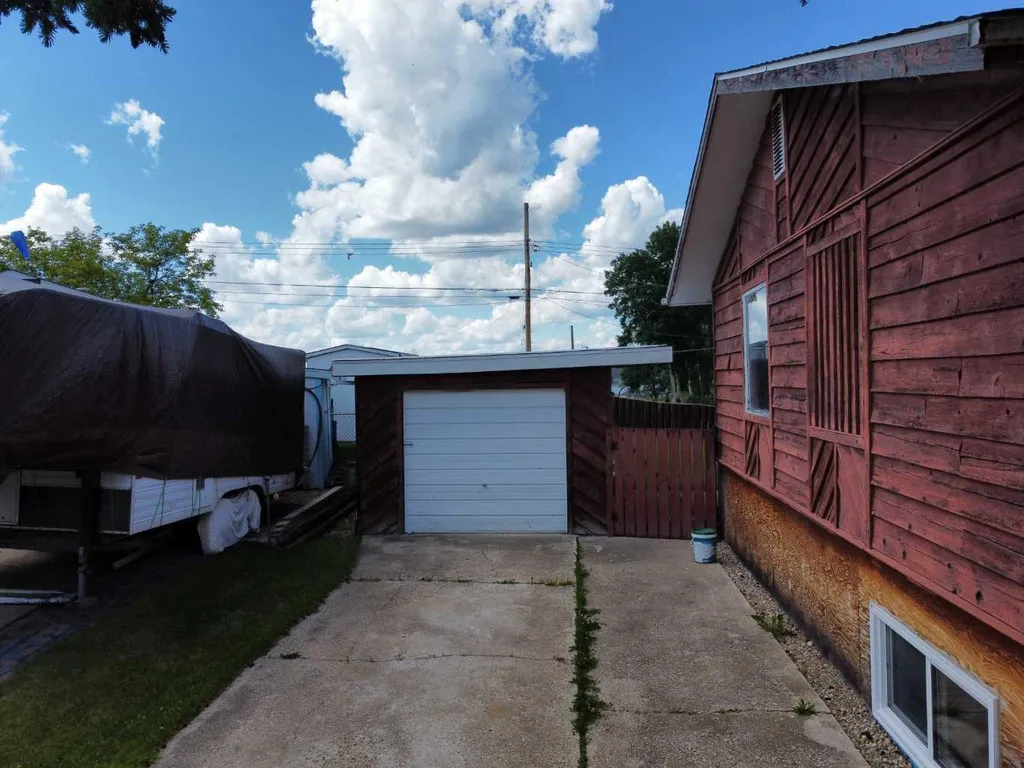 410 7 Street Fox Creek AB t0h1p0