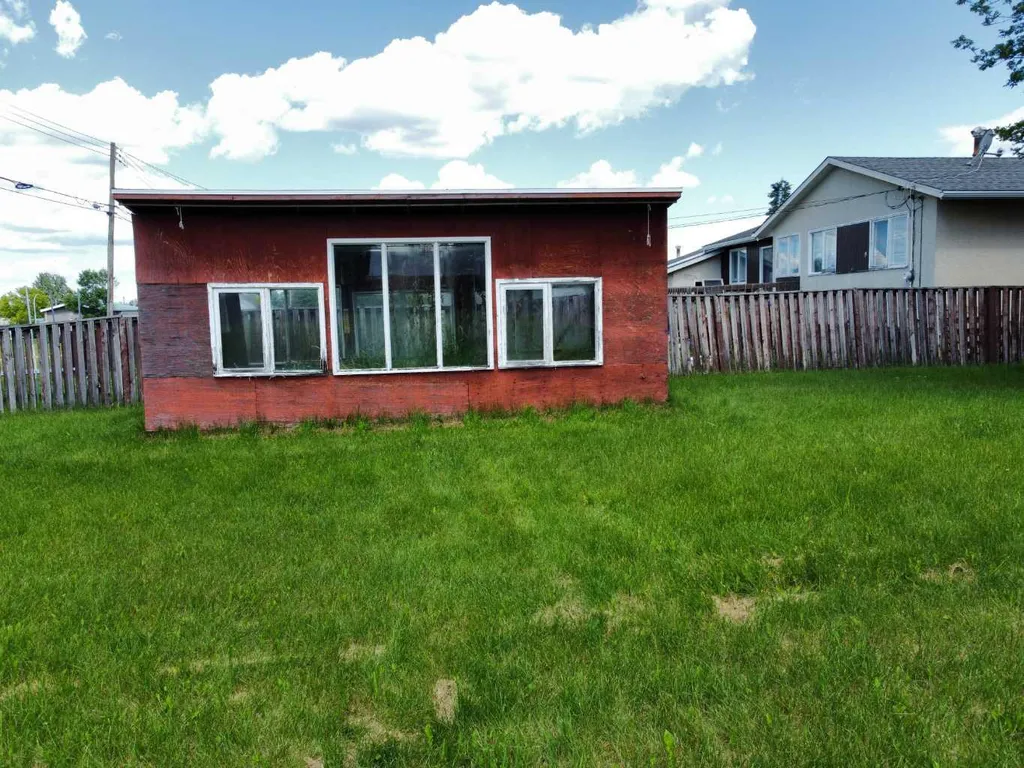 410 7 Street Fox Creek AB t0h1p0