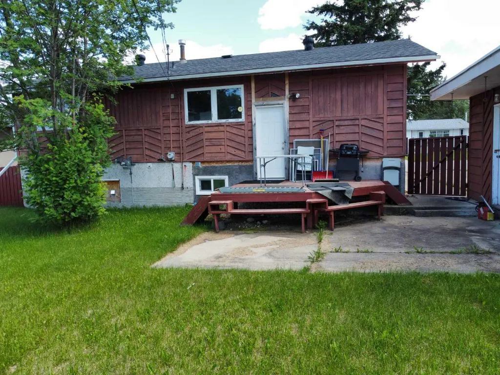 410 7 Street Fox Creek AB t0h1p0