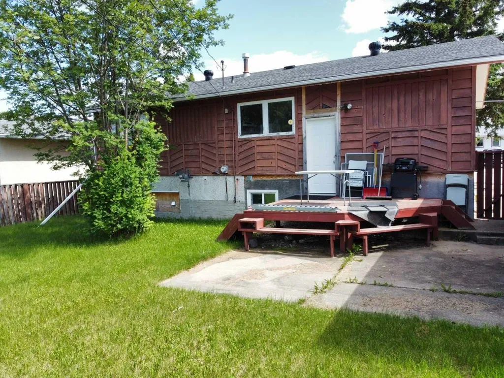 410 7 Street Fox Creek AB t0h1p0