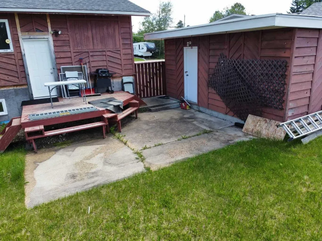 410 7 Street Fox Creek AB t0h1p0