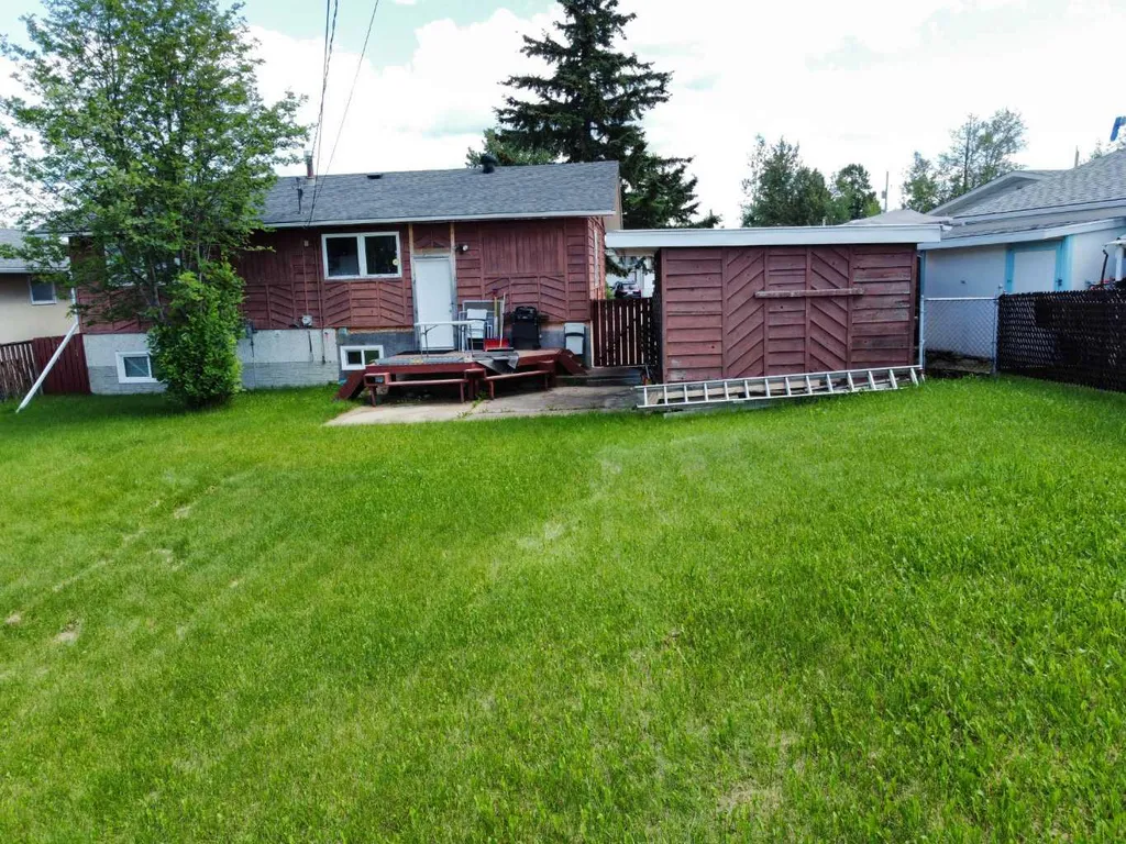410 7 Street Fox Creek AB t0h1p0