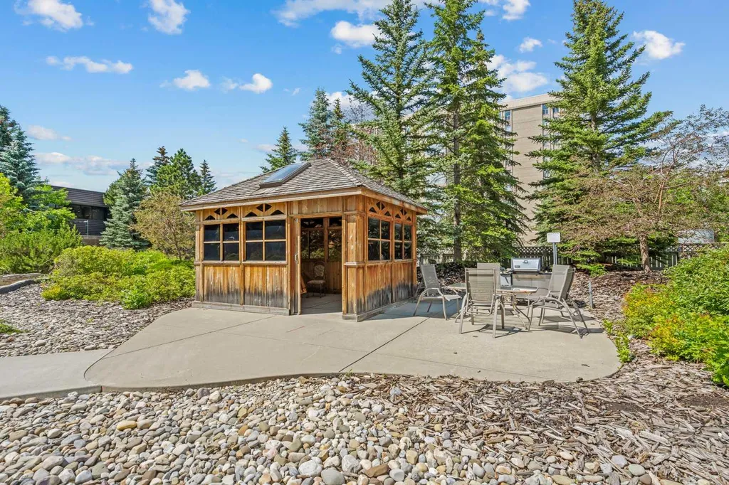 4554 Valiant Drive NW Calgary AB T3A2V5