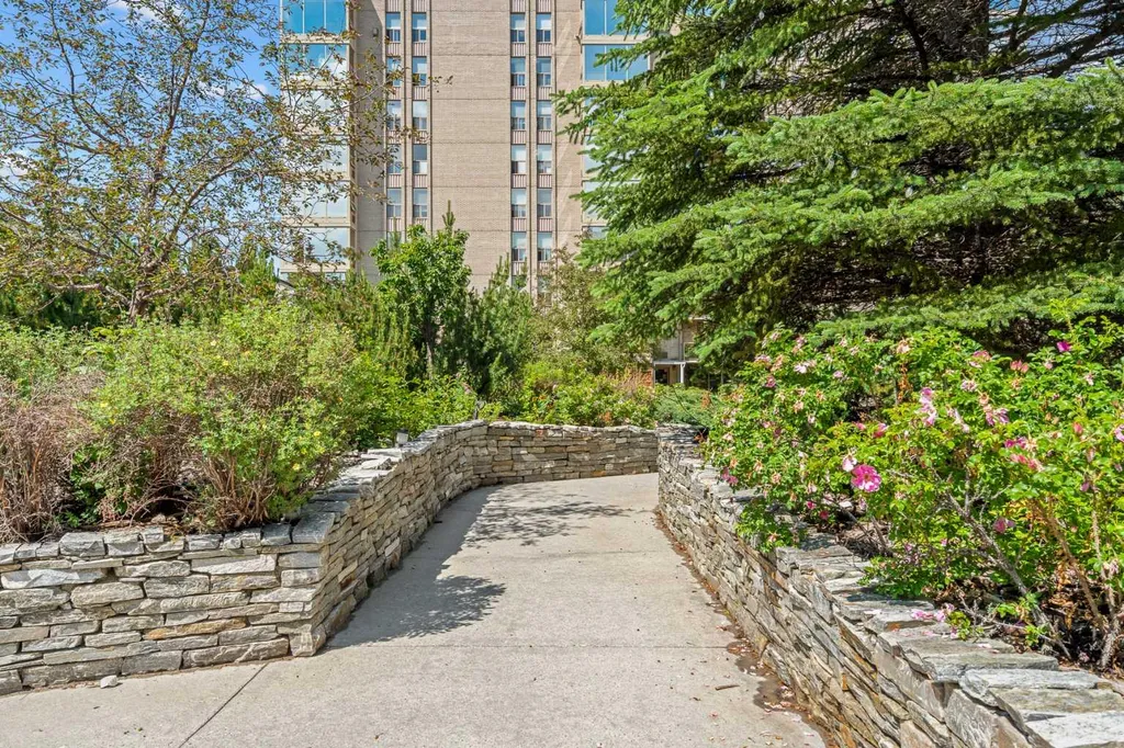 4554 Valiant Drive NW Calgary AB T3A2V5