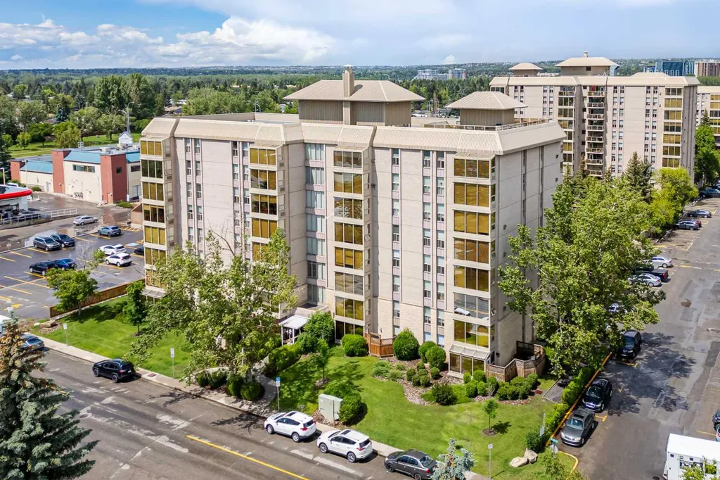 4554 Valiant Drive NW Calgary AB T3A2V5
