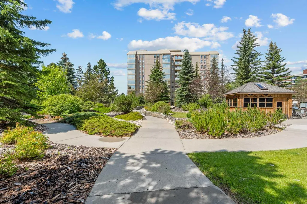 4554 Valiant Drive NW Calgary AB T3A2V5