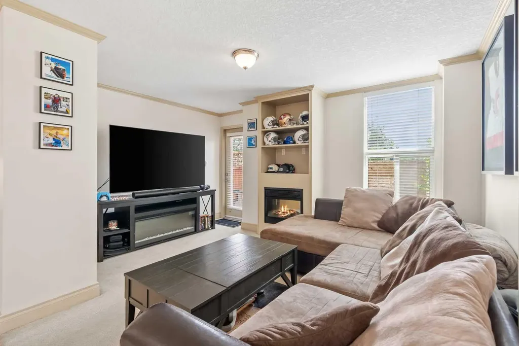 4554 Valiant Drive NW Calgary AB T3A2V5