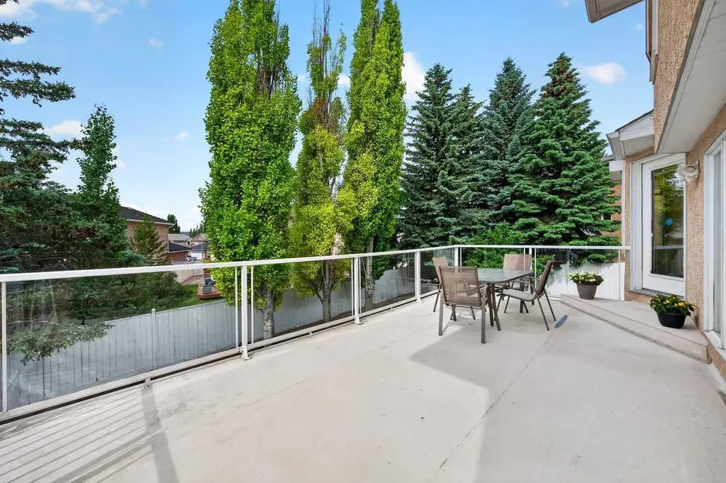 416 Sierra Morena Place SW Calgary AB T3H 2X2