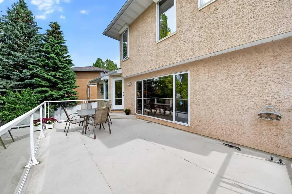 416 Sierra Morena Place SW Calgary AB T3H 2X2