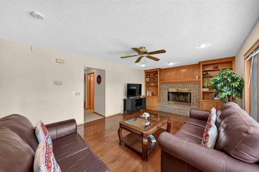 416 Sierra Morena Place SW Calgary AB T3H 2X2