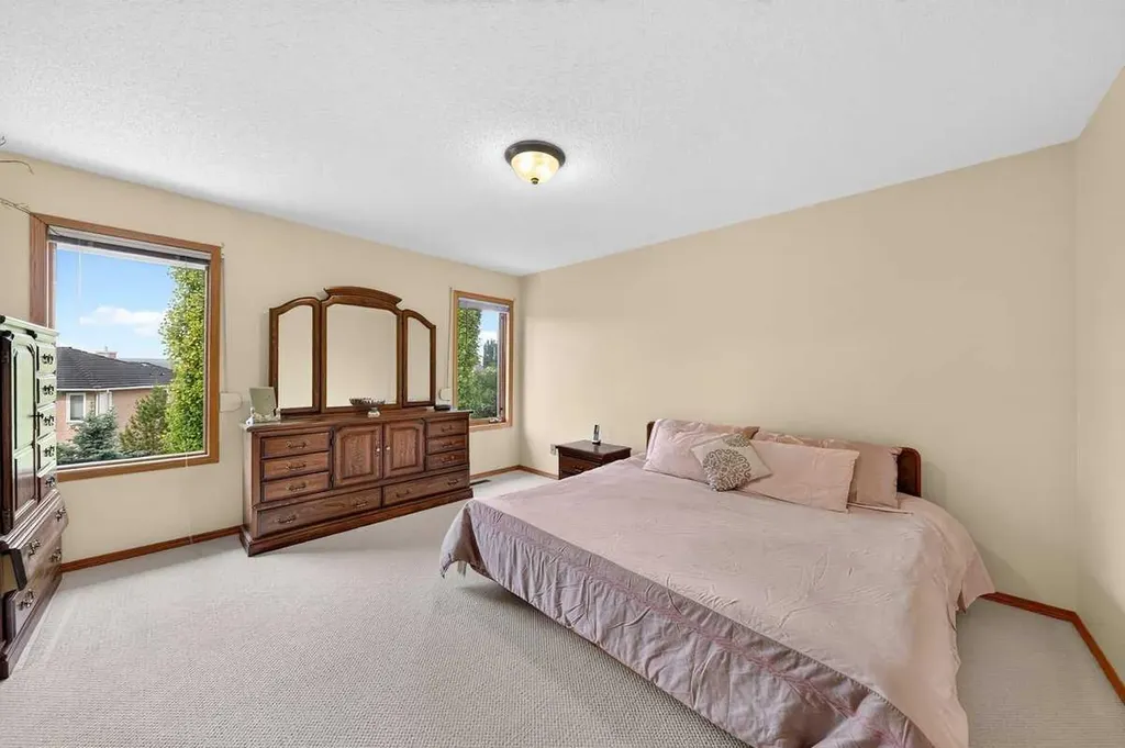 416 Sierra Morena Place SW Calgary AB T3H 2X2