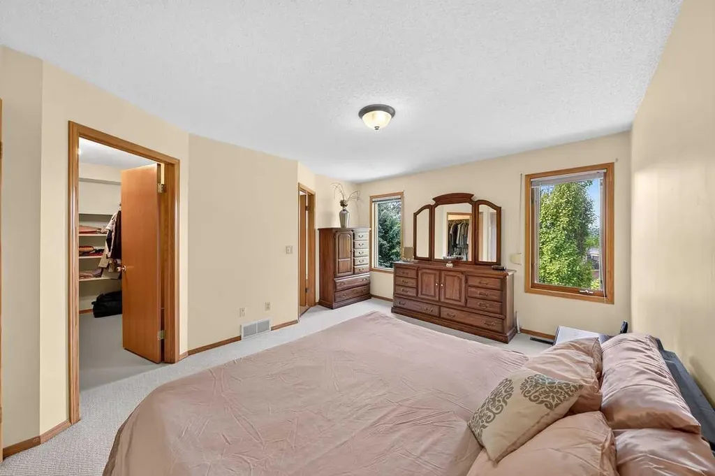 416 Sierra Morena Place SW Calgary AB T3H 2X2
