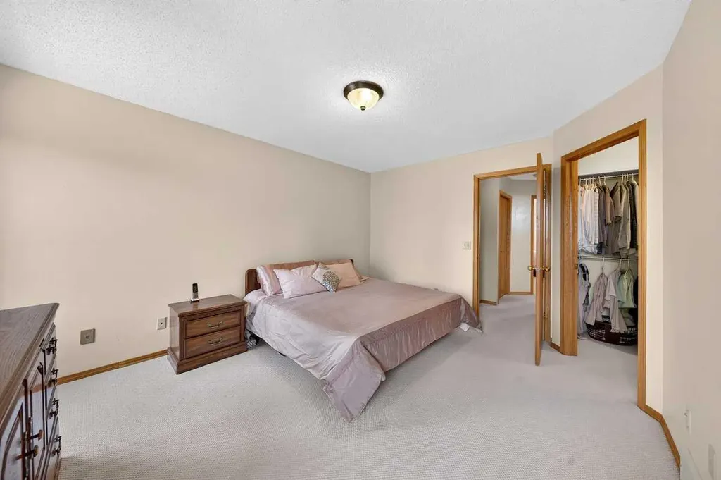 416 Sierra Morena Place SW Calgary AB T3H 2X2