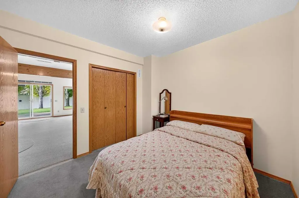 416 Sierra Morena Place SW Calgary AB T3H 2X2