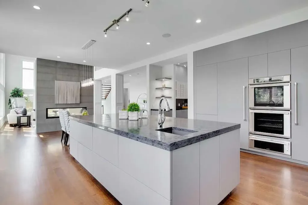 3 Wexford Bay SW Calgary AB T3H 0E2