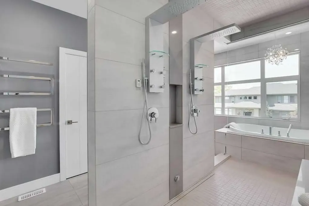 3 Wexford Bay SW Calgary AB T3H 0E2