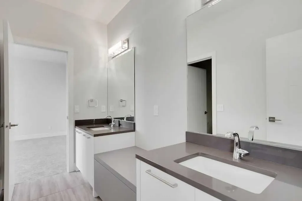 3 Wexford Bay SW Calgary AB T3H 0E2