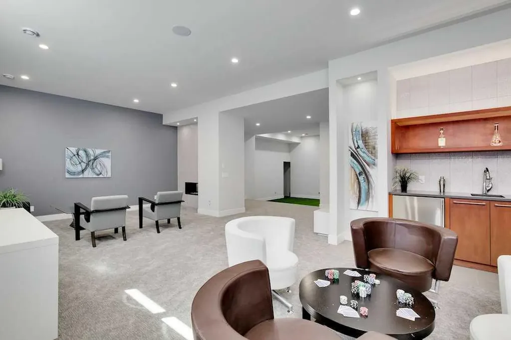 3 Wexford Bay SW Calgary AB T3H 0E2