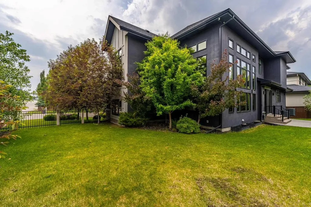 3 Wexford Bay SW Calgary AB T3H 0E2
