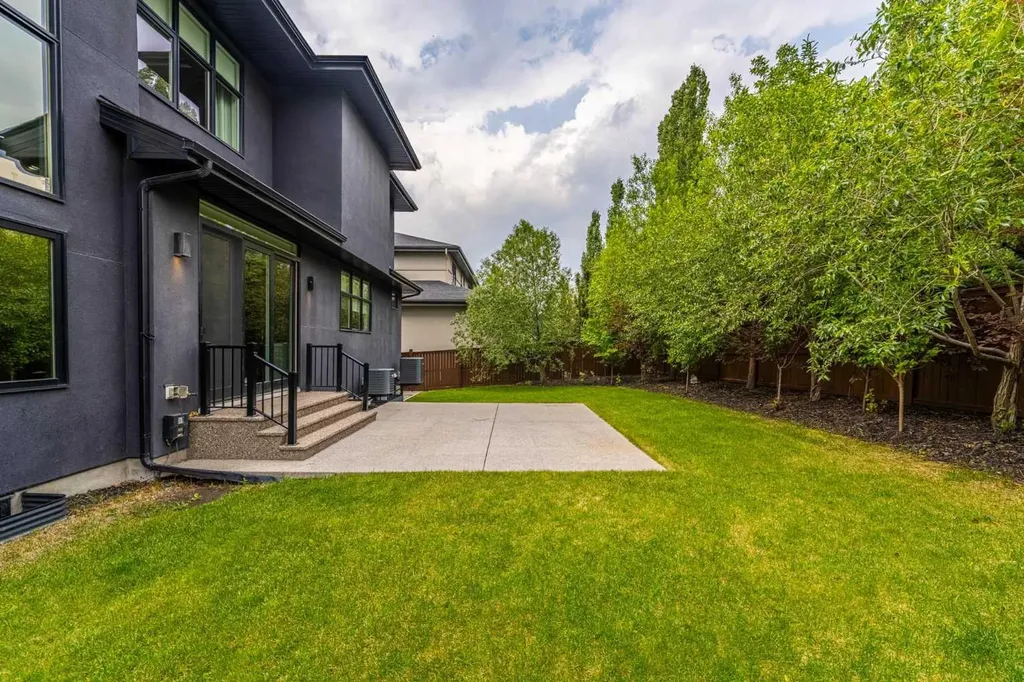 3 Wexford Bay SW Calgary AB T3H 0E2