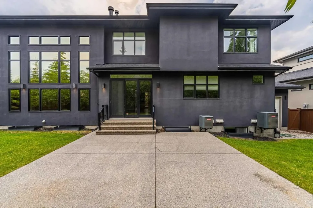 3 Wexford Bay SW Calgary AB T3H 0E2