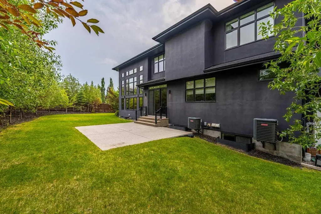 3 Wexford Bay SW Calgary AB T3H 0E2