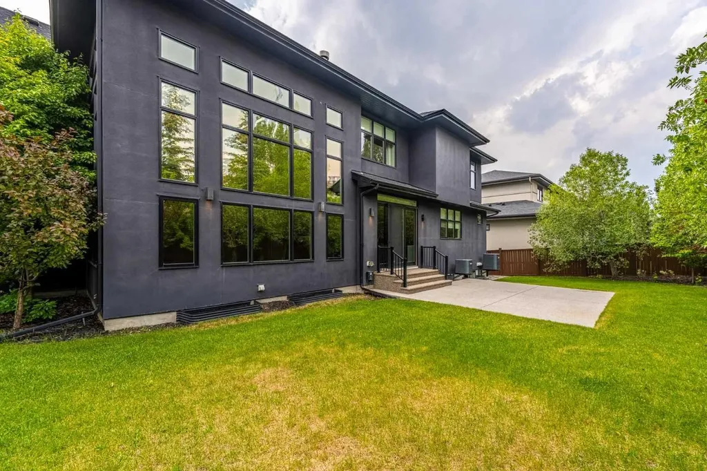 3 Wexford Bay SW Calgary AB T3H 0E2