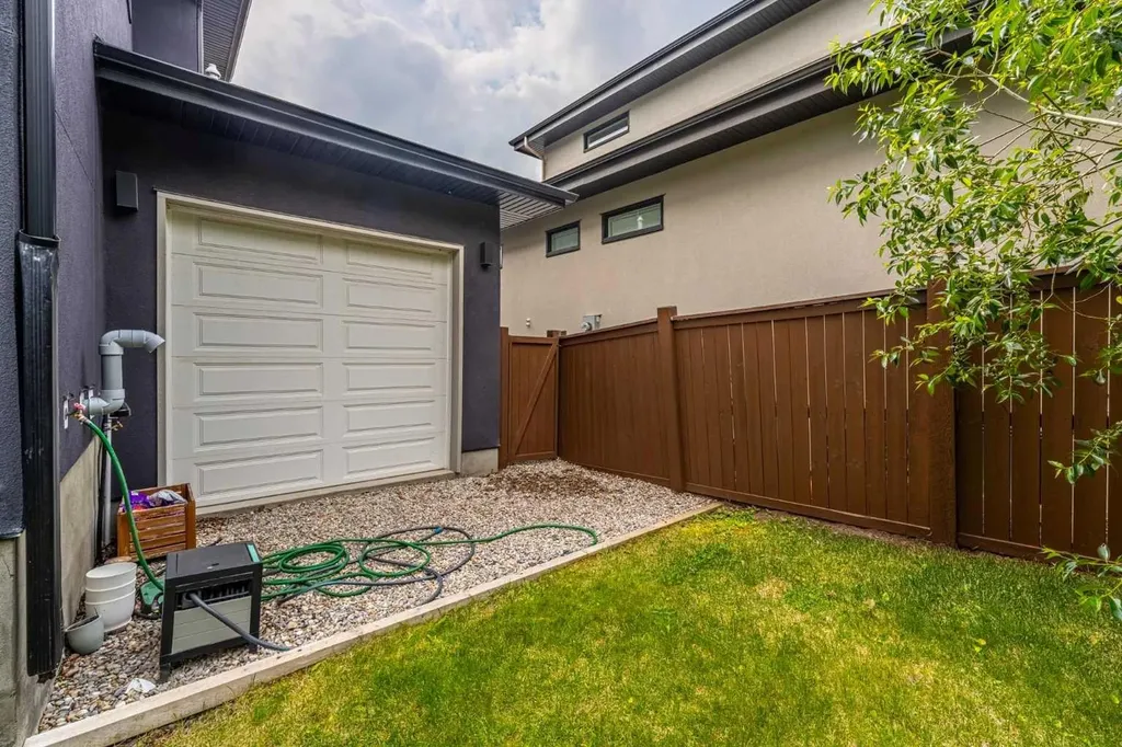 3 Wexford Bay SW Calgary AB T3H 0E2