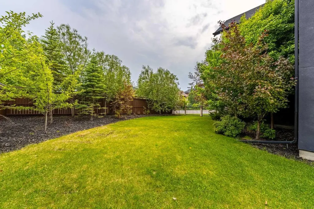 3 Wexford Bay SW Calgary AB T3H 0E2