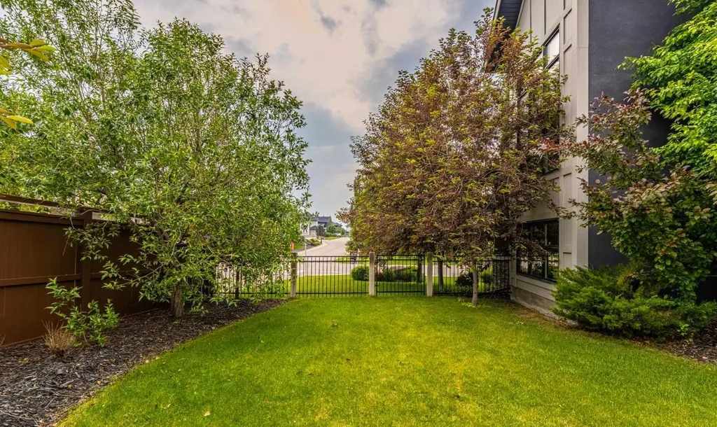 3 Wexford Bay SW Calgary AB T3H 0E2