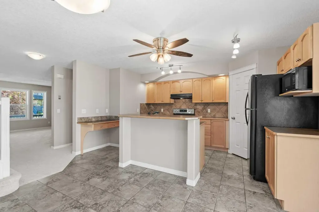 28 Saddlebrook Gardens NE Calgary AB T3J 5M6