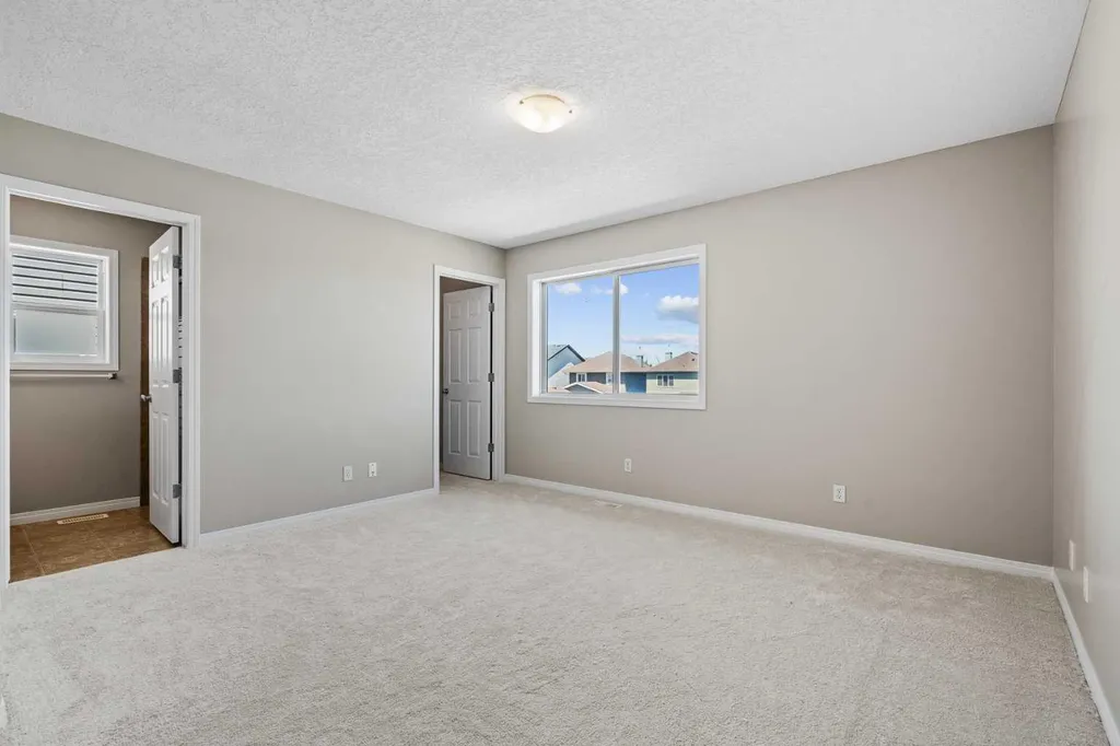 28 Saddlebrook Gardens NE Calgary AB T3J 5M6