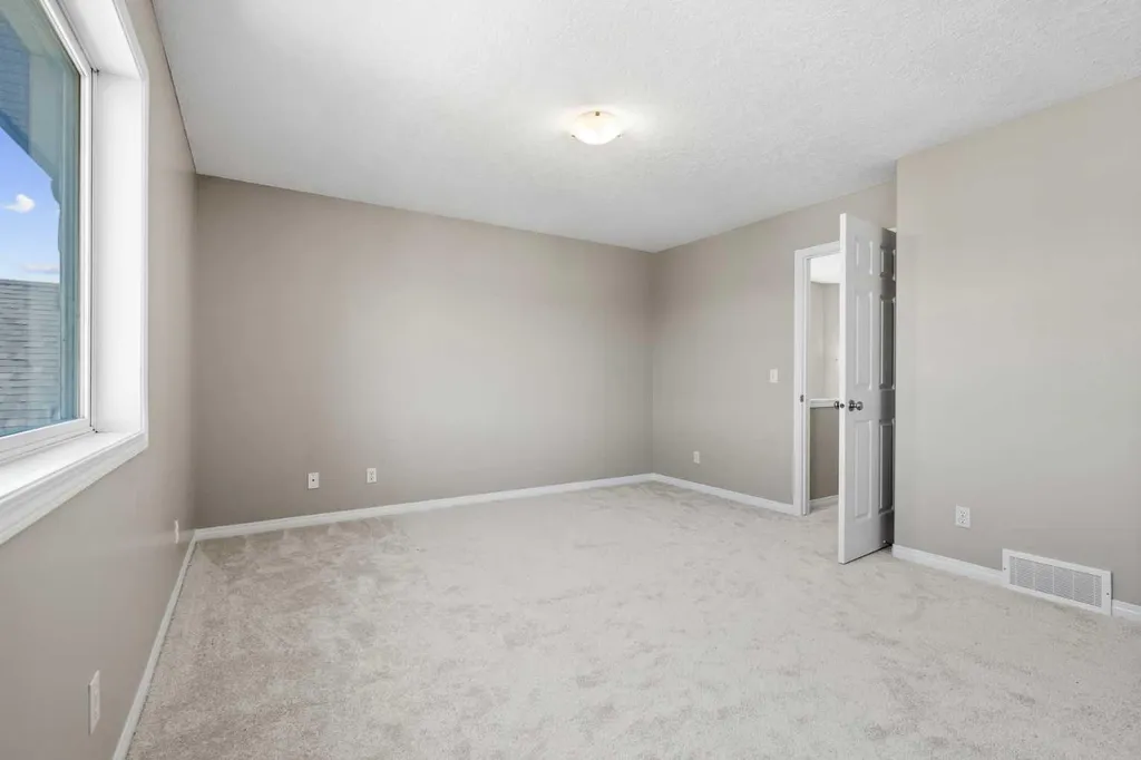 28 Saddlebrook Gardens NE Calgary AB T3J 5M6