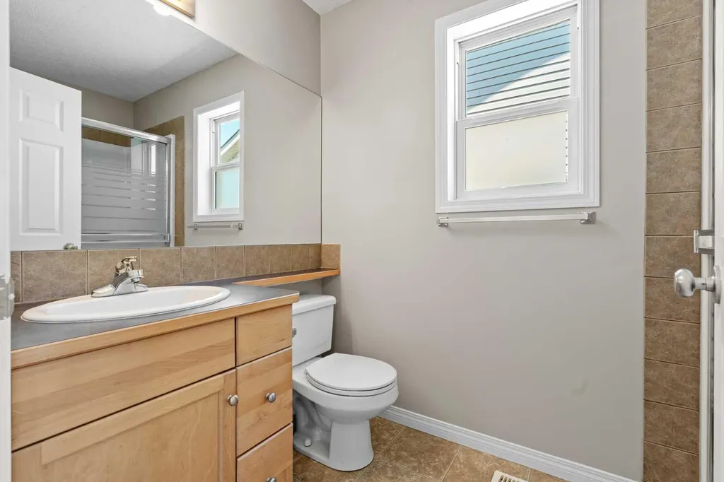 28 Saddlebrook Gardens NE Calgary AB T3J 5M6