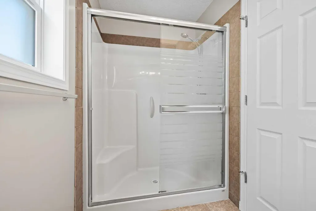 28 Saddlebrook Gardens NE Calgary AB T3J 5M6