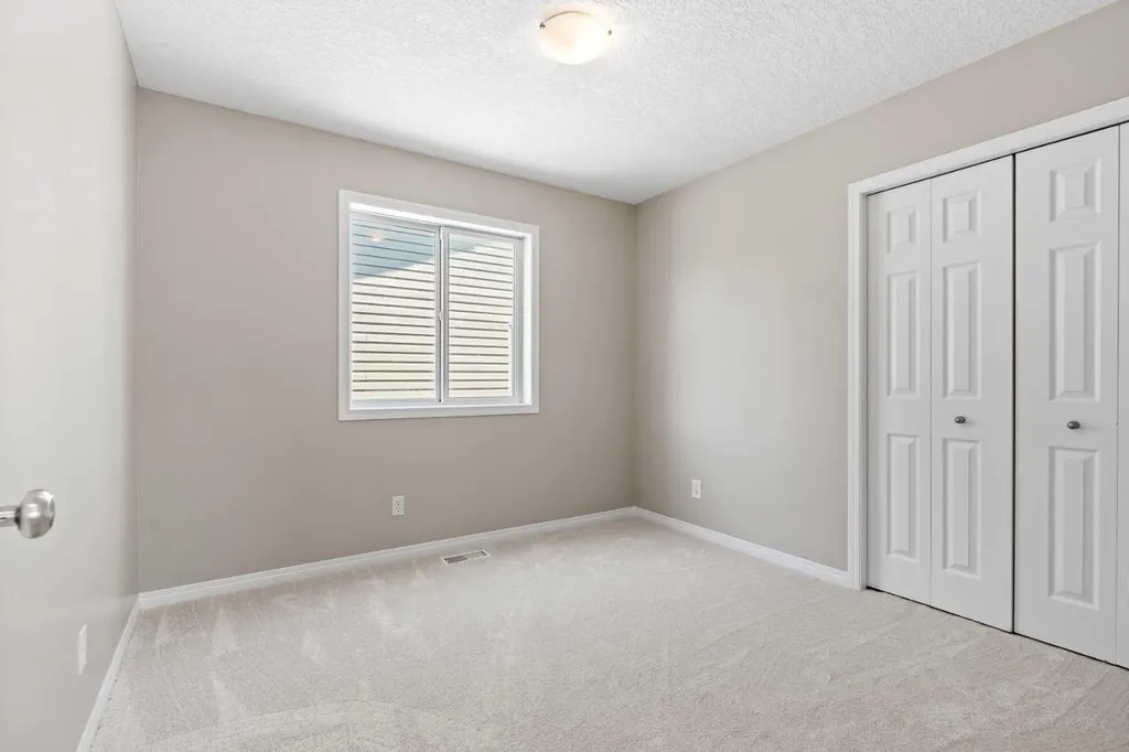 28 Saddlebrook Gardens NE Calgary AB T3J 5M6