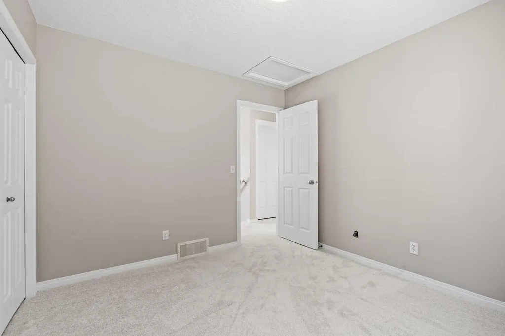 28 Saddlebrook Gardens NE Calgary AB T3J 5M6