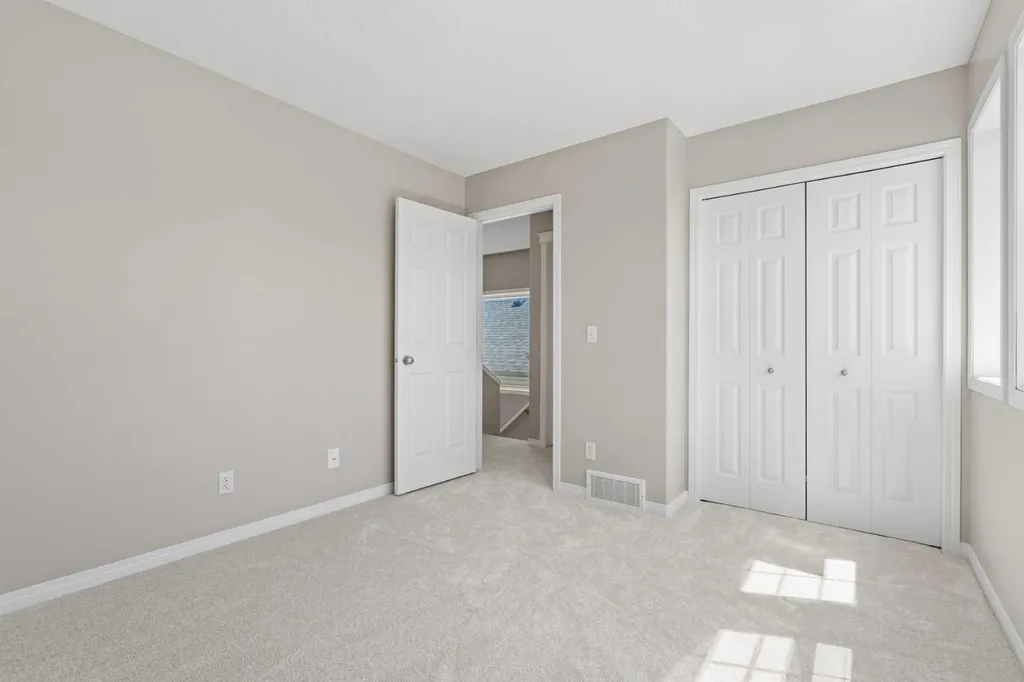 28 Saddlebrook Gardens NE Calgary AB T3J 5M6