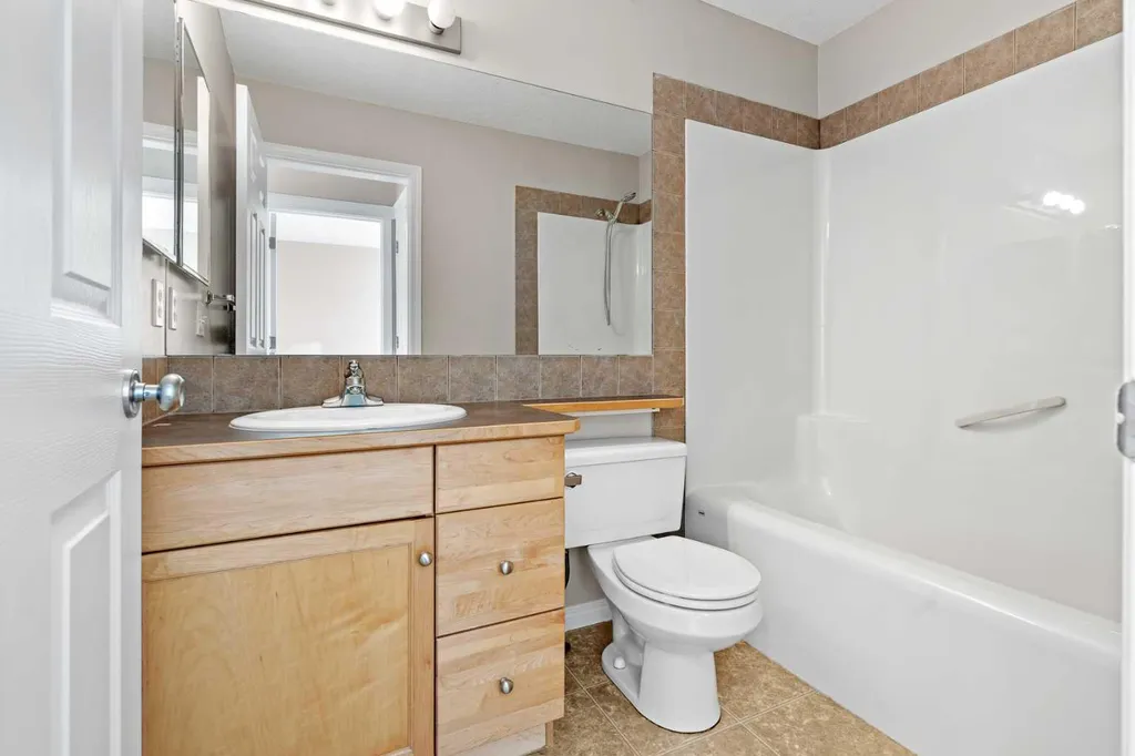 28 Saddlebrook Gardens NE Calgary AB T3J 5M6