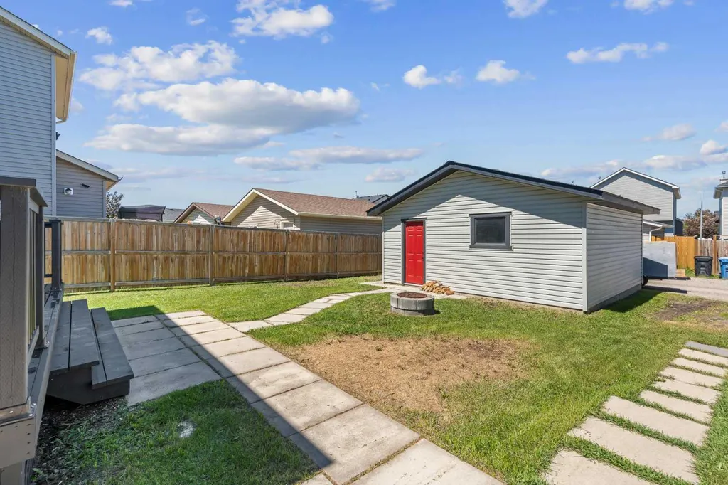 28 Saddlebrook Gardens NE Calgary AB T3J 5M6