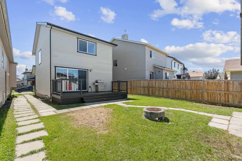 28 Saddlebrook Gardens NE Calgary AB T3J 5M6