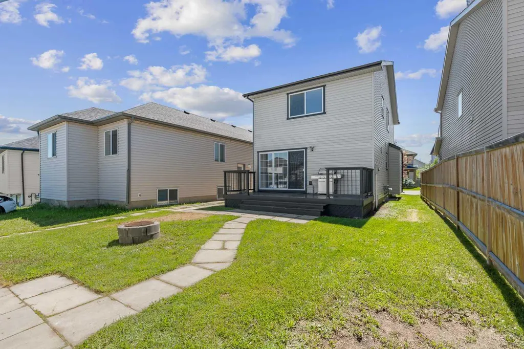 28 Saddlebrook Gardens NE Calgary AB T3J 5M6