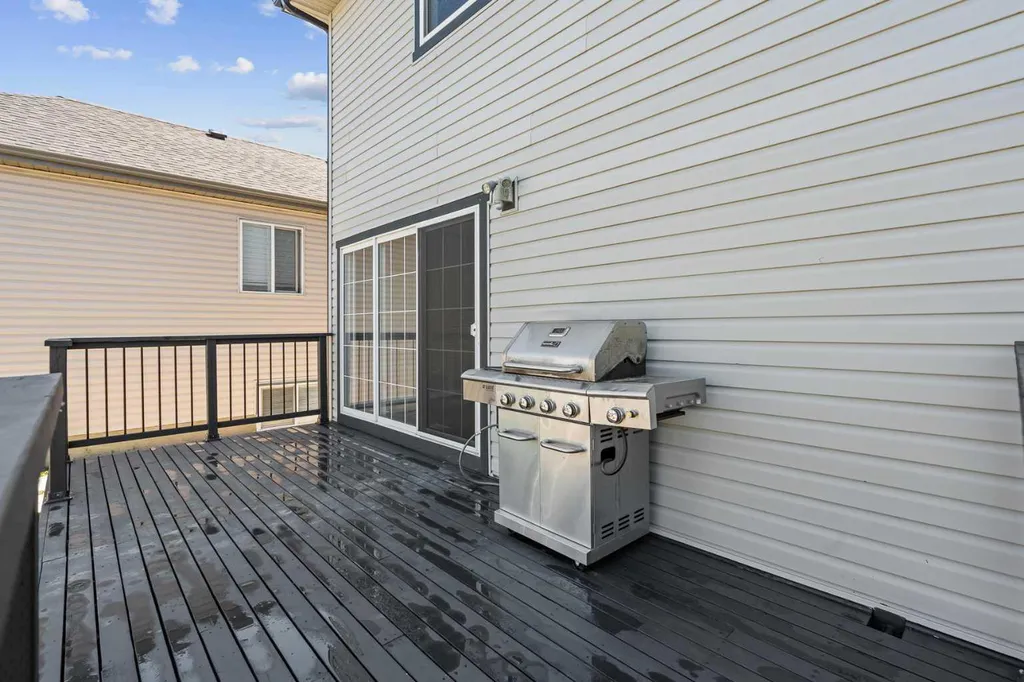 28 Saddlebrook Gardens NE Calgary AB T3J 5M6